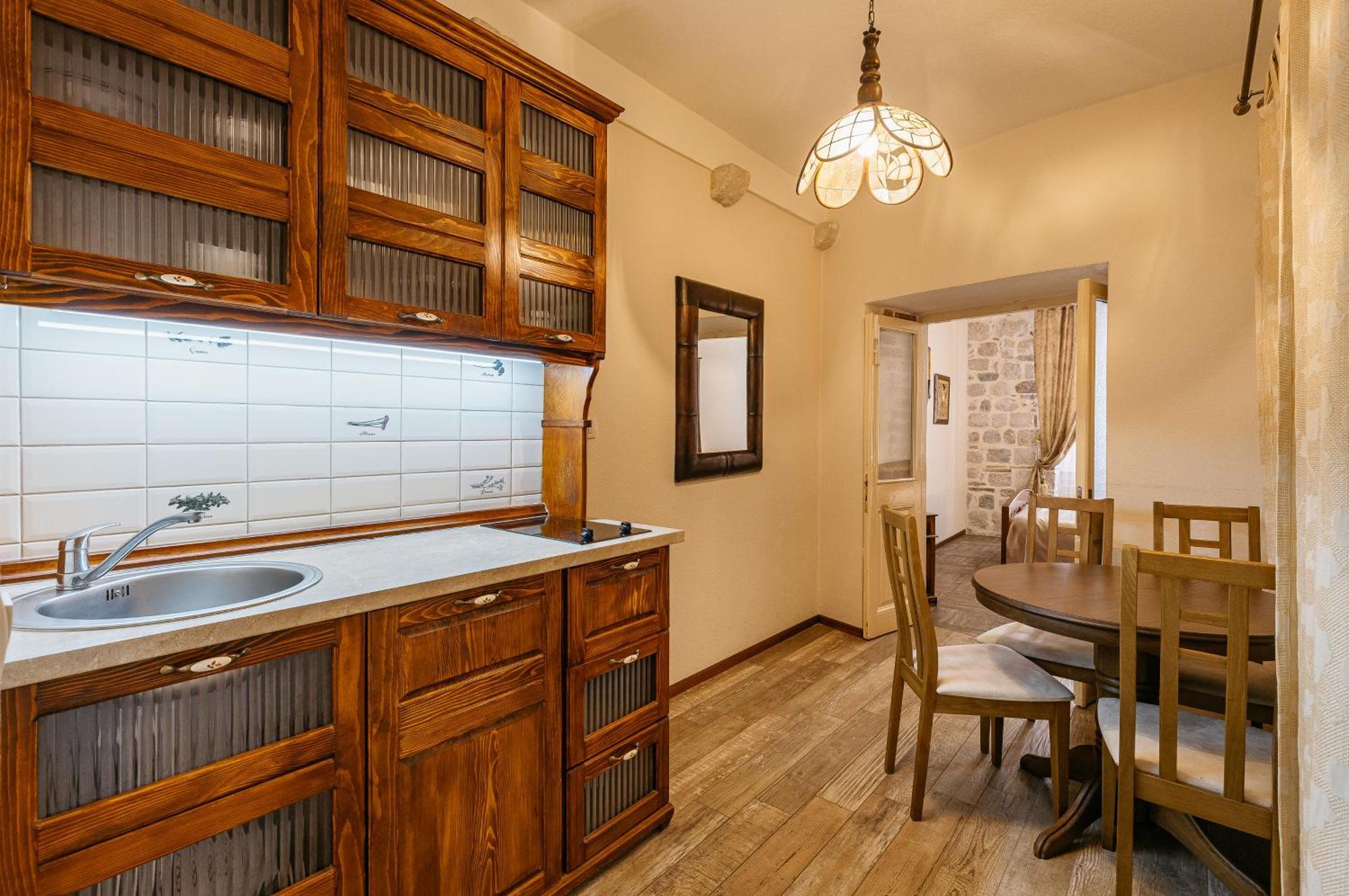 Leo Apartment *