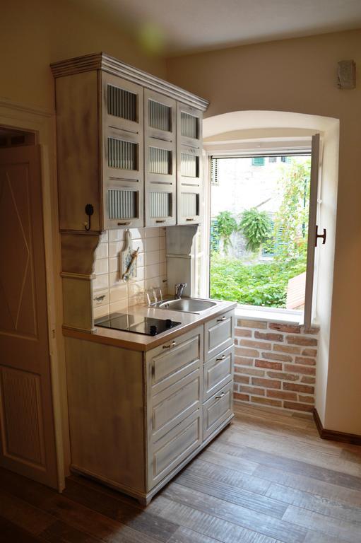 Apartment Leo Kotor